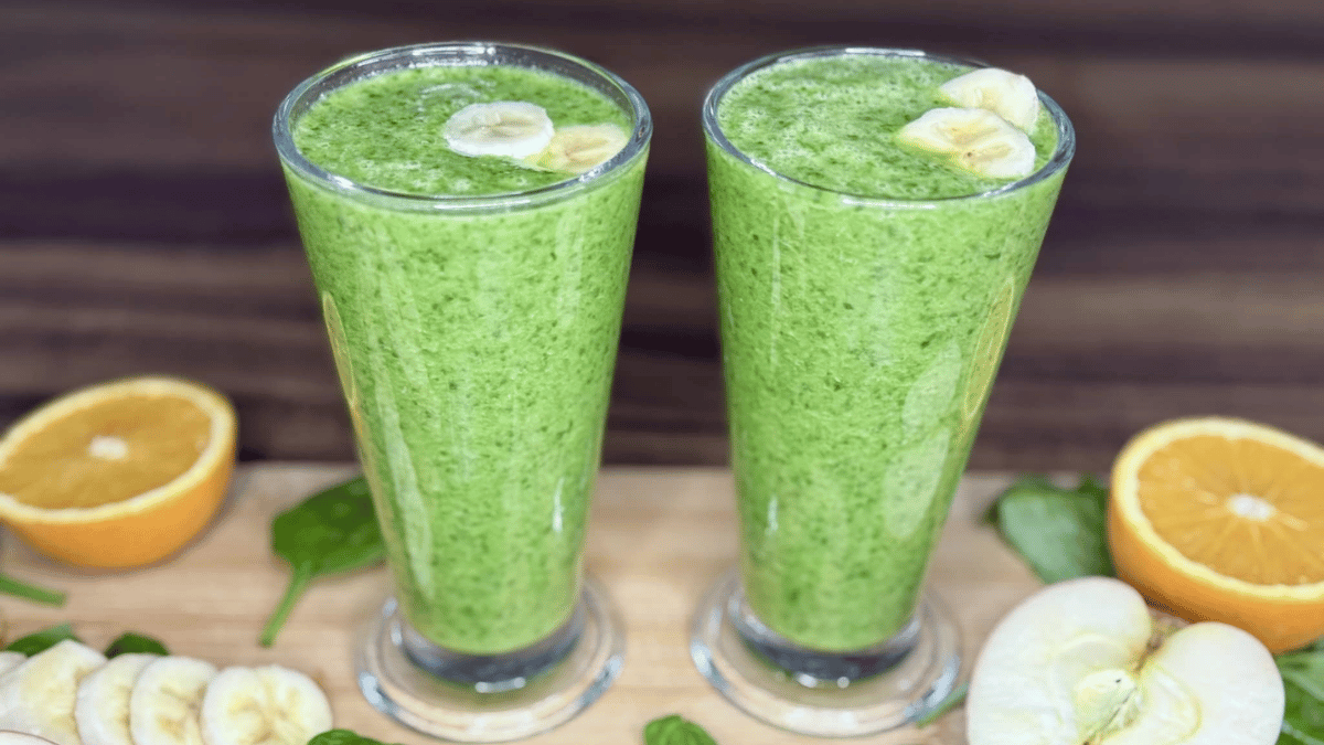 spinach-smoothie-bone-health.png